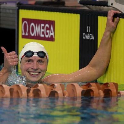 Ledecky, a nadar apenas contra si, atinge segunda melhor marca de sempre