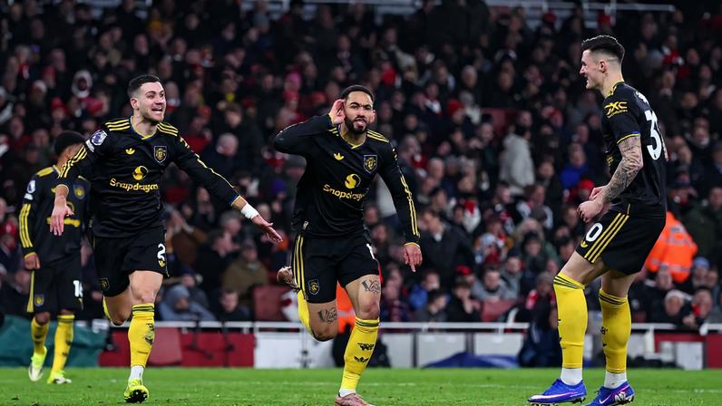 Matheus Cunha entrou na segunda parte e marcou o golo da vitória da equipa de Michael Carrick