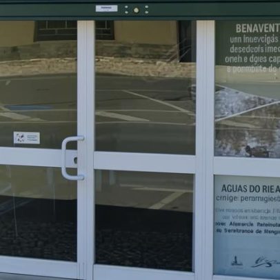 Homem vandaliza loja das Águas do Ribatejo em Benavente e ameaça funcionária