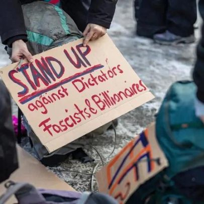 Centenas de manifestantes marcham para Davos por justiça social