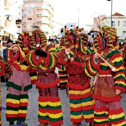 Oliveira do Bairro reúne caretos, gigantones, matrafonas e samba