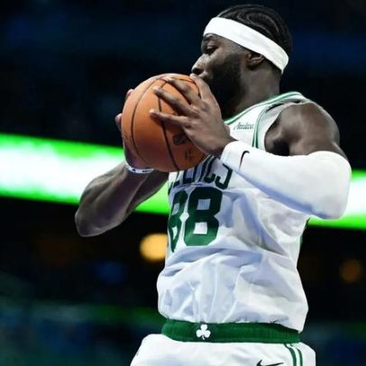 Neemias Queta soma 14 pontos na vitória categórica dos Celtics sobre os Hawks