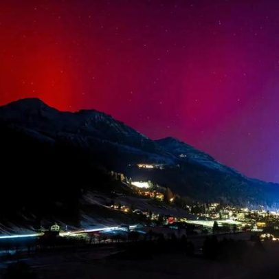 Auroras boreais iluminam o céu de Portugal após tempestade solar