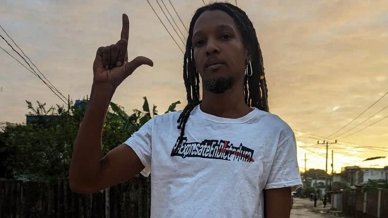 Comunidade contesta atraso na obra, que tem causado muitos problemas de circulação entre os moradores da zona da Triana