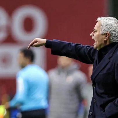Mourinho escolhe o onze titular para o jogo com o Estoril