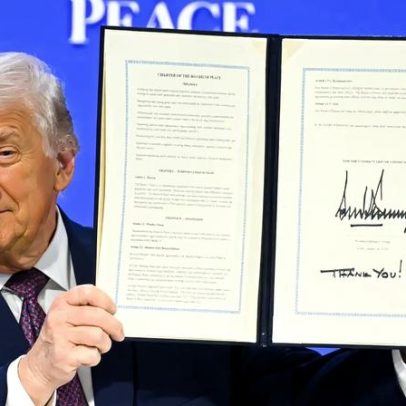 Trump assina em Davos carta para criar o Conselho da Paz