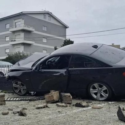 BMW despista-se e fica pendurado nas grades de um muro em Braga