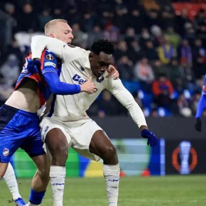 Carnaval inspirado em Veneza percorre a ria de Aveiro