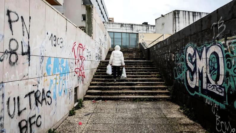 Rapaz de 12 anos morre no hospital após ataque de tubarão na Austrália