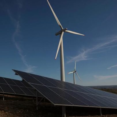 Isabel Salazar é a terceira geração a ensinar renda de bilros