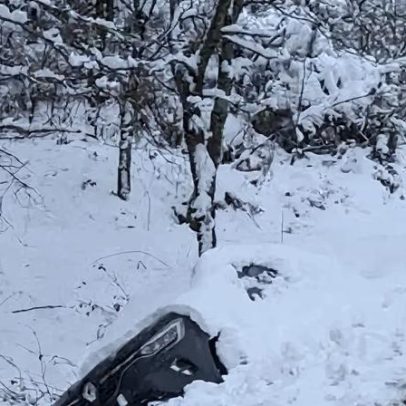 Quem foi ver neve em Cabeceiras de Basto ficou com o carro preso