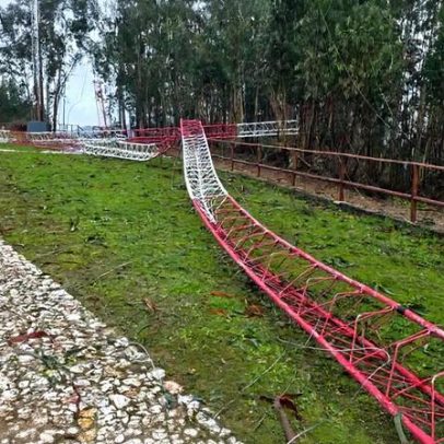 Vento derruba torre de emissão da MundialFM em Vila Nova de Poiares