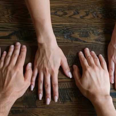 Paridade 50-50 entre mulheres e homens denuncia incumprimento da lei portuguesa