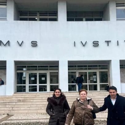 Tribunal absolve arguidos de ataque à casa de empresária por vingança