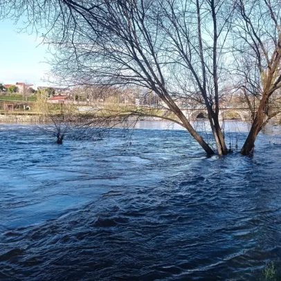 Guimarães enfrenta pontes cortadas e terrenos inundados