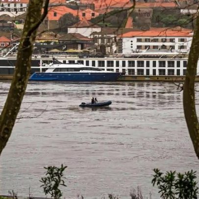 Mondego alaga esplanadas em Coimbra e afasta clientes