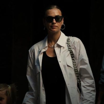 Irina Shayk comemora 40 anos realizada na maternidade