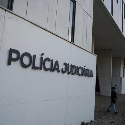 Suspeito de abusar de aluno com deficiência libertado, proibido de contactar menores