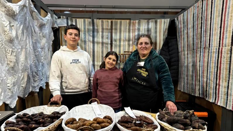 Ana Isabel Lage com os netos Rodrigo e Ana Luísa