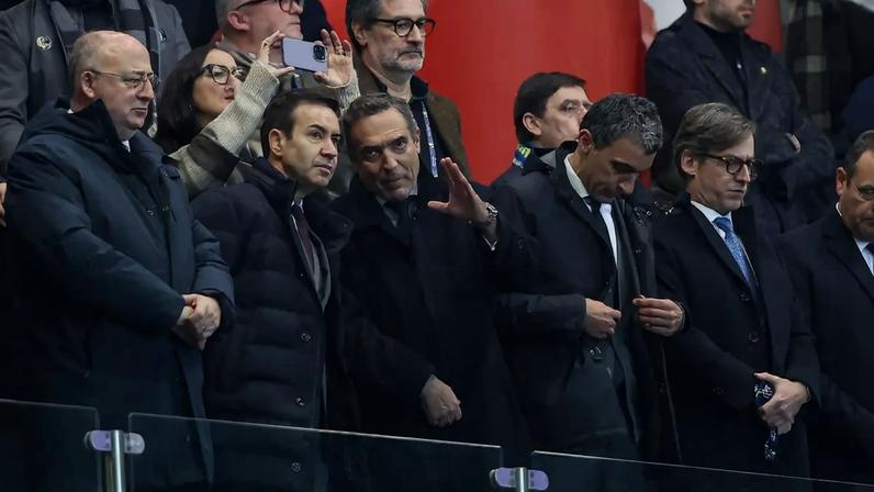 António Salvador ao lado de Reinaldo Teixeira, presidente da Liga Portugal, na final da Taça da Liga