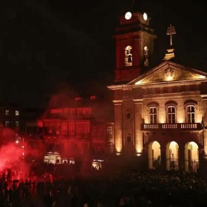 Adeptos do V. Guimarães celebram vitória histórica no Largo do Toural