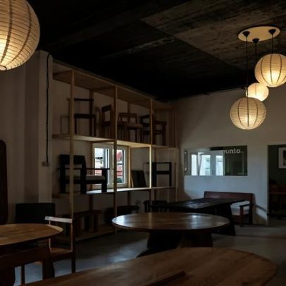 Junto Wood Design abre showroom em Lisboa com mobiliário artesanal intemporal