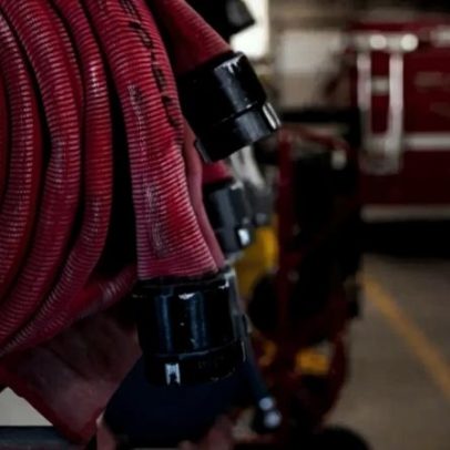 Bombeiros combatem incêndio em fábrica de tijolo em Águeda