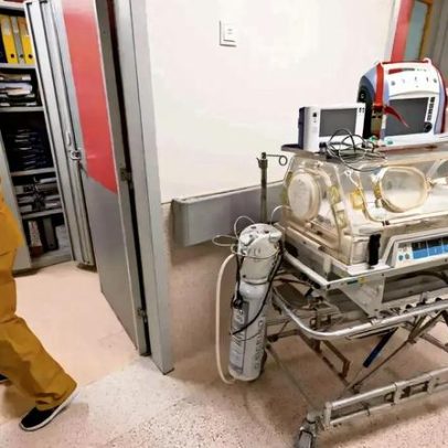 Mulher dá à luz sozinha na casa de banho de hospital