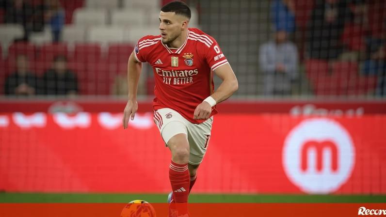 Jurásek recorda a Supertaça e troca palavras com Pepe no adeus ao Benfica
