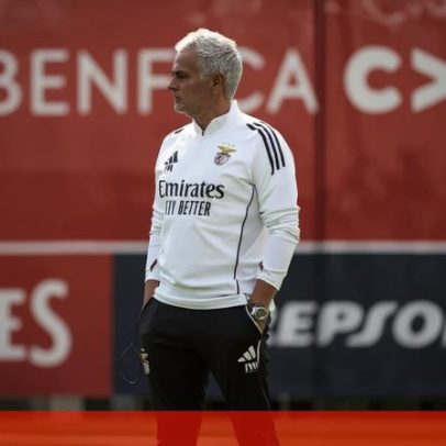 Manu estreia no onze do Benfica diante do Estoril, substituindo Barrenechea
