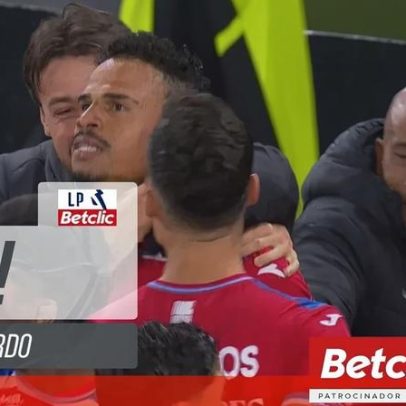 Golo de Carlos Eduardo impede Sporting Barcelos; queixa de cotovelada a Alisson