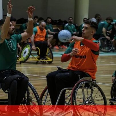 Seleção de andebol joga em cadeira de rodas com campeões europeus
