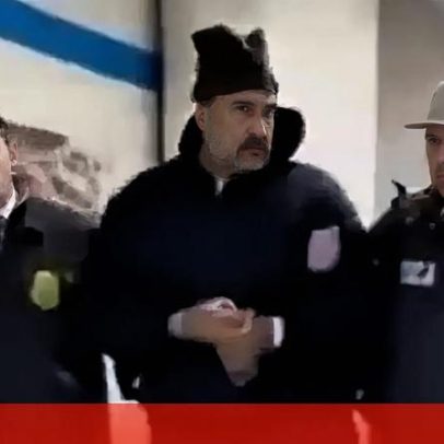 Nicolás Maduro chega a centro de detenção em Brooklyn algemado