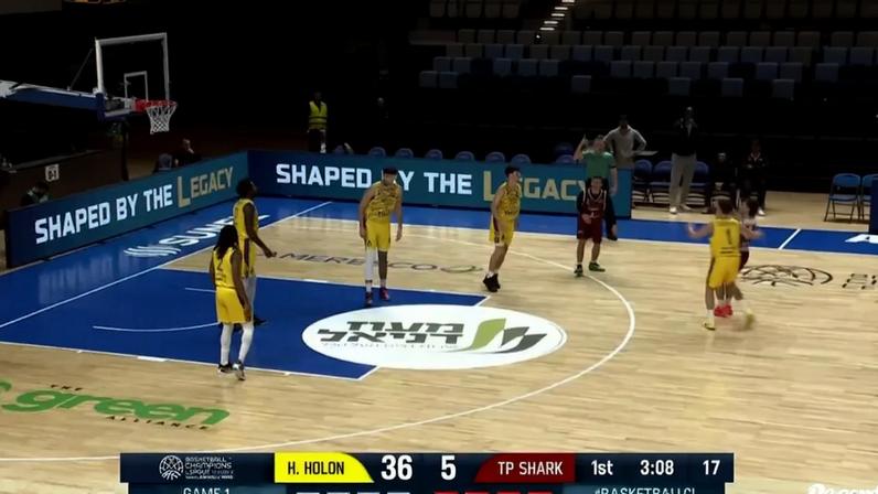 Trapani Shark iniciou jogo com 5 jogadores, mas rapidamente ficou com apenas 1 elemento em campo