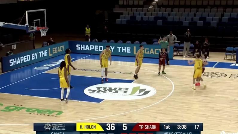 Trapani Shark iniciou jogo com 5 jogadores, mas rapidamente ficou com apenas 1 elemento em campo