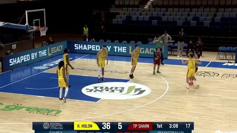 Trapani Shark iniciou jogo com 5 jogadores, mas rapidamente ficou com apenas 1 elemento em campo