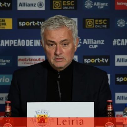 Mourinho diz que quem joga mal na primeira parte merece perder