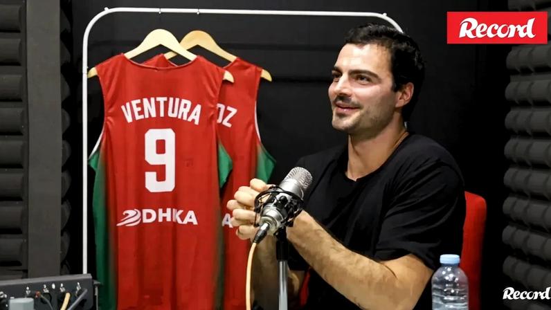 Quem ganharia um jogo entre a Seleção de 2007 e a de 2025? O tema que gerou debate no podcast 'Dois para um'