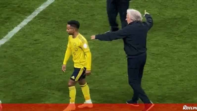 O olhar 'mortífero' de Jorge Jesus para jogador do Al Nassr que recusou aplaudir os adeptos