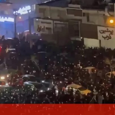 Milhares manifestam-se nas ruas de Teerão