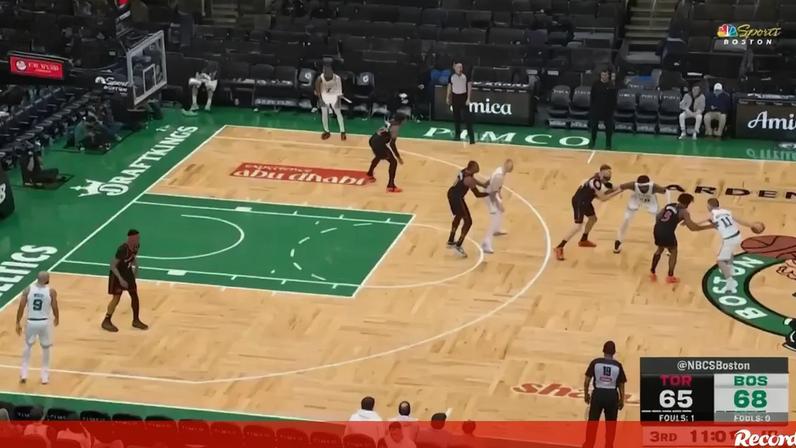 Neemias Queta destaca-se com (uma espécie de...) alley-oop na vitória dos Celtics