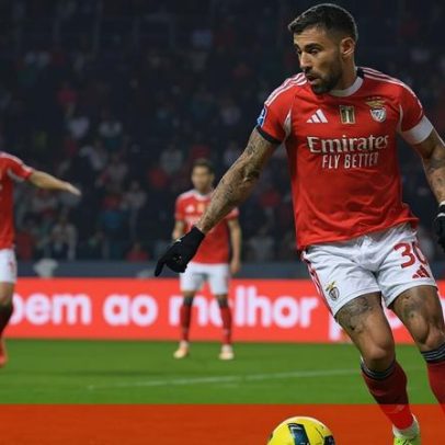 Vídeo Record mostra a braçadeira entregue por Otamendi e usada por Richard Ríos