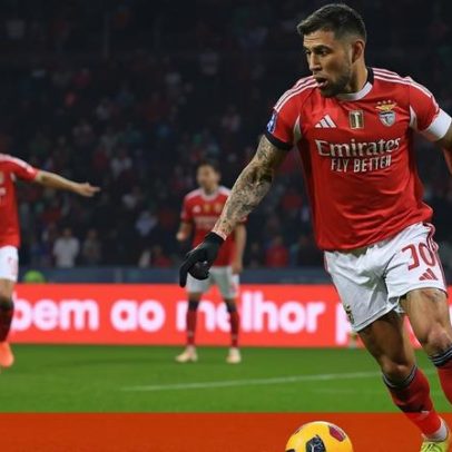 Vídeo Record mostra a braçadeira de Otamendi entregue a Richard Ríos