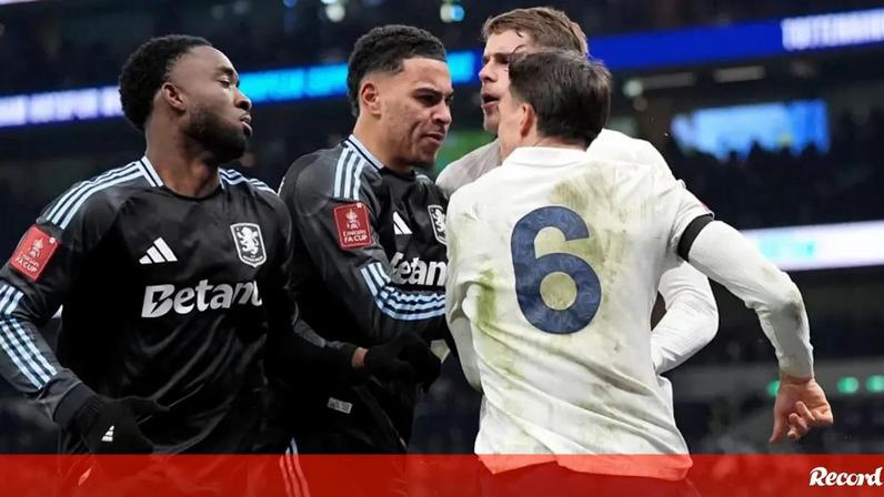 Momentos de tensão: João Palhinha envolvido em confusão no final do Tottenham-Aston Villa