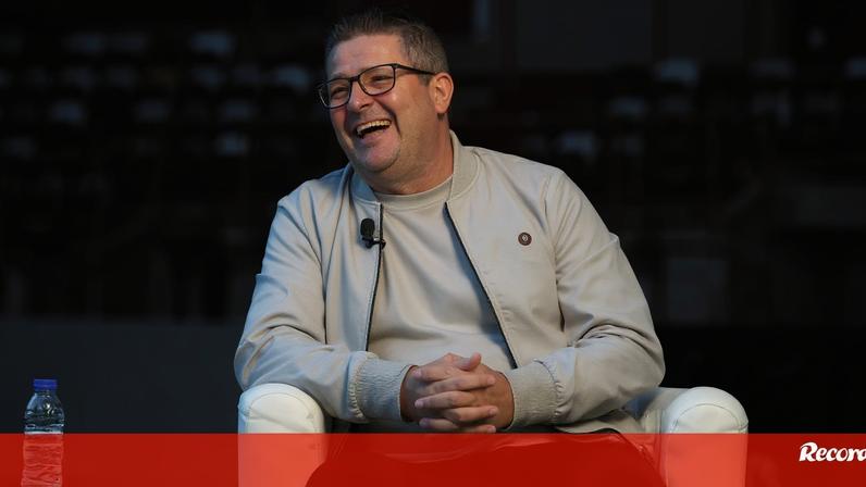 Antigo internacional lembrou, ao lado de Vítor Baía e Diamantino, alguns episódios da carreira no Record Talks