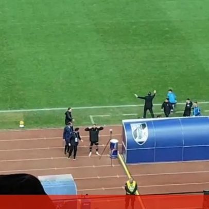 Nélson Oliveira provoca o banco do Sp. Braga e vira-se para os adeptos