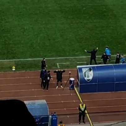 Nélson Oliveira provoca o banco do Sp. Braga e faz gesto para os adeptos