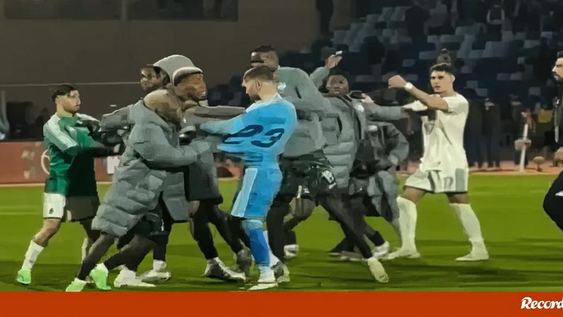 Nigéria-Argélia termina em agressões em campo; filho de Zidane no centro da confusão