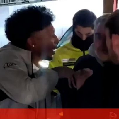 Adeptos do Maiorca esperam jogador; ele sai do carro após protesto