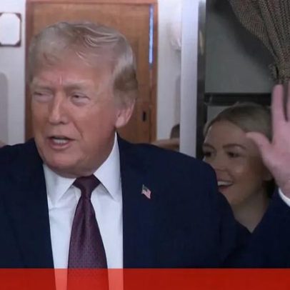 Trump faz piada sobre turbulência a bordo do Air Force One